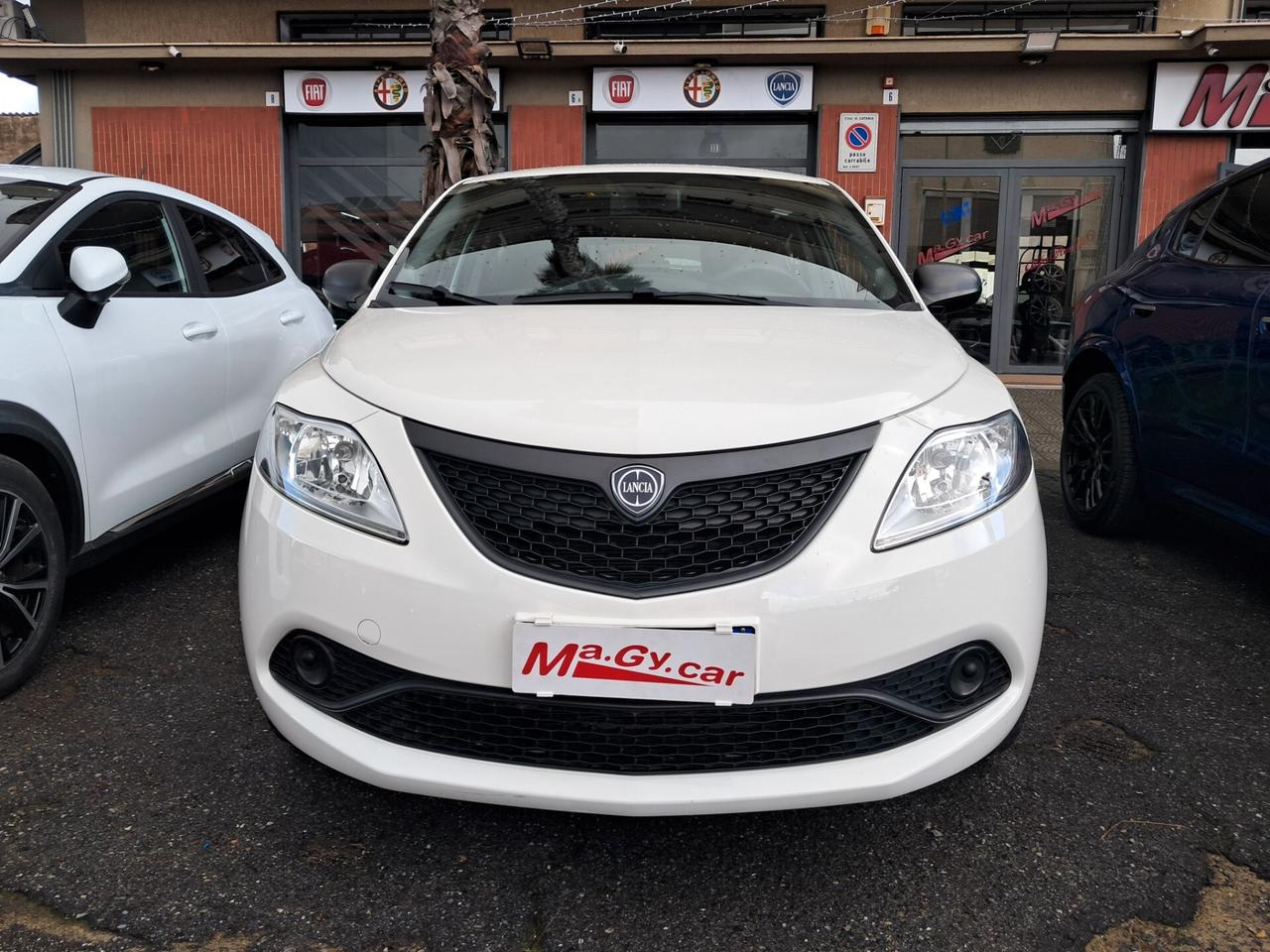 Lancia Ypsilon 1.0 FireFly Hybrid 70 cv Silver