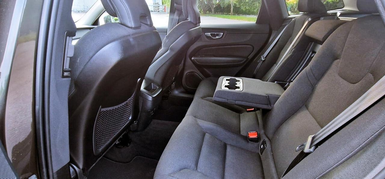 VOLVO XC60 B4 Diesel/Ibrida Momentum Pro