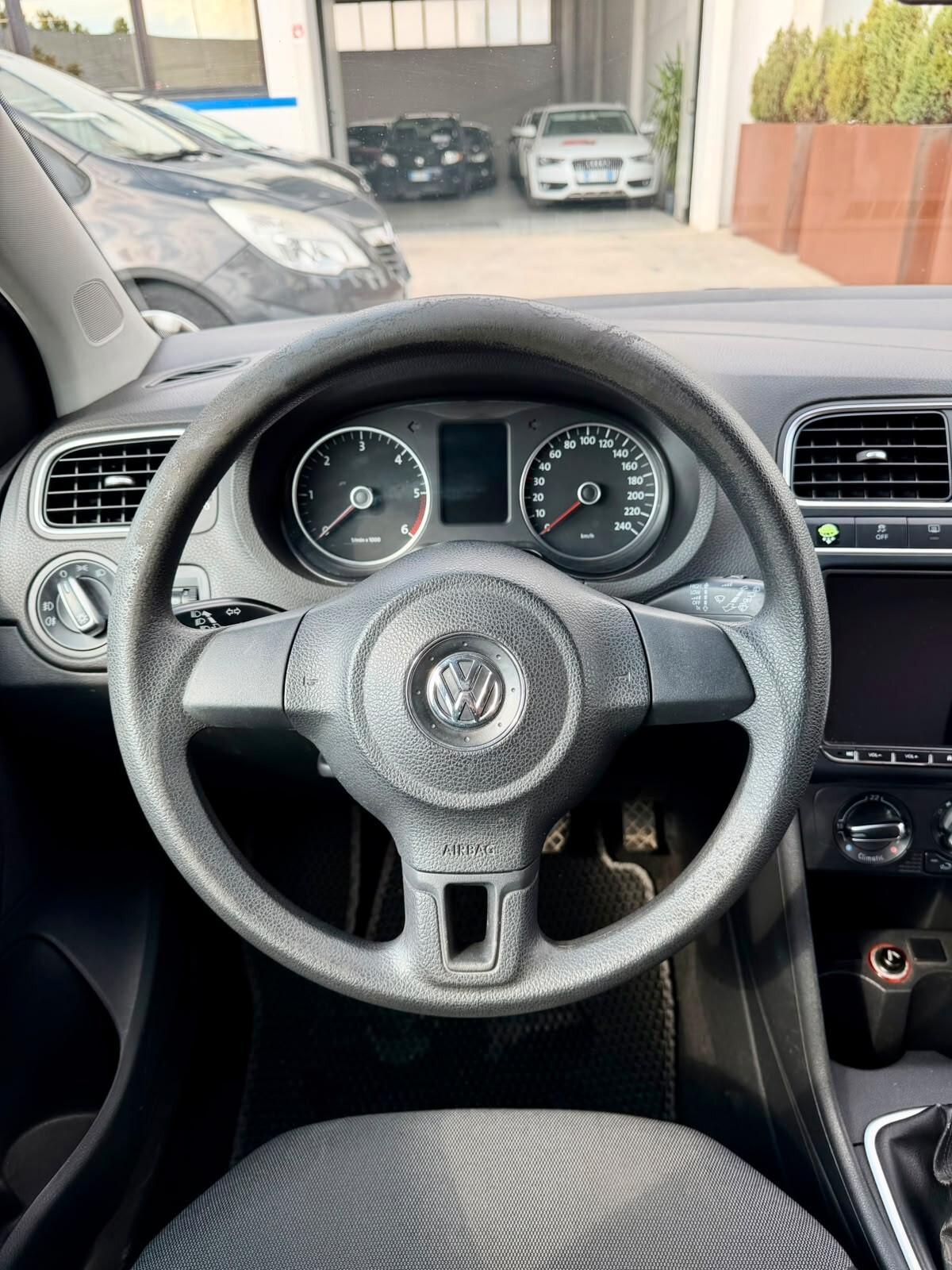 VOLKSWAGEN POLO 1.6 TDI - 5 PORTE - NEOPATENTATI