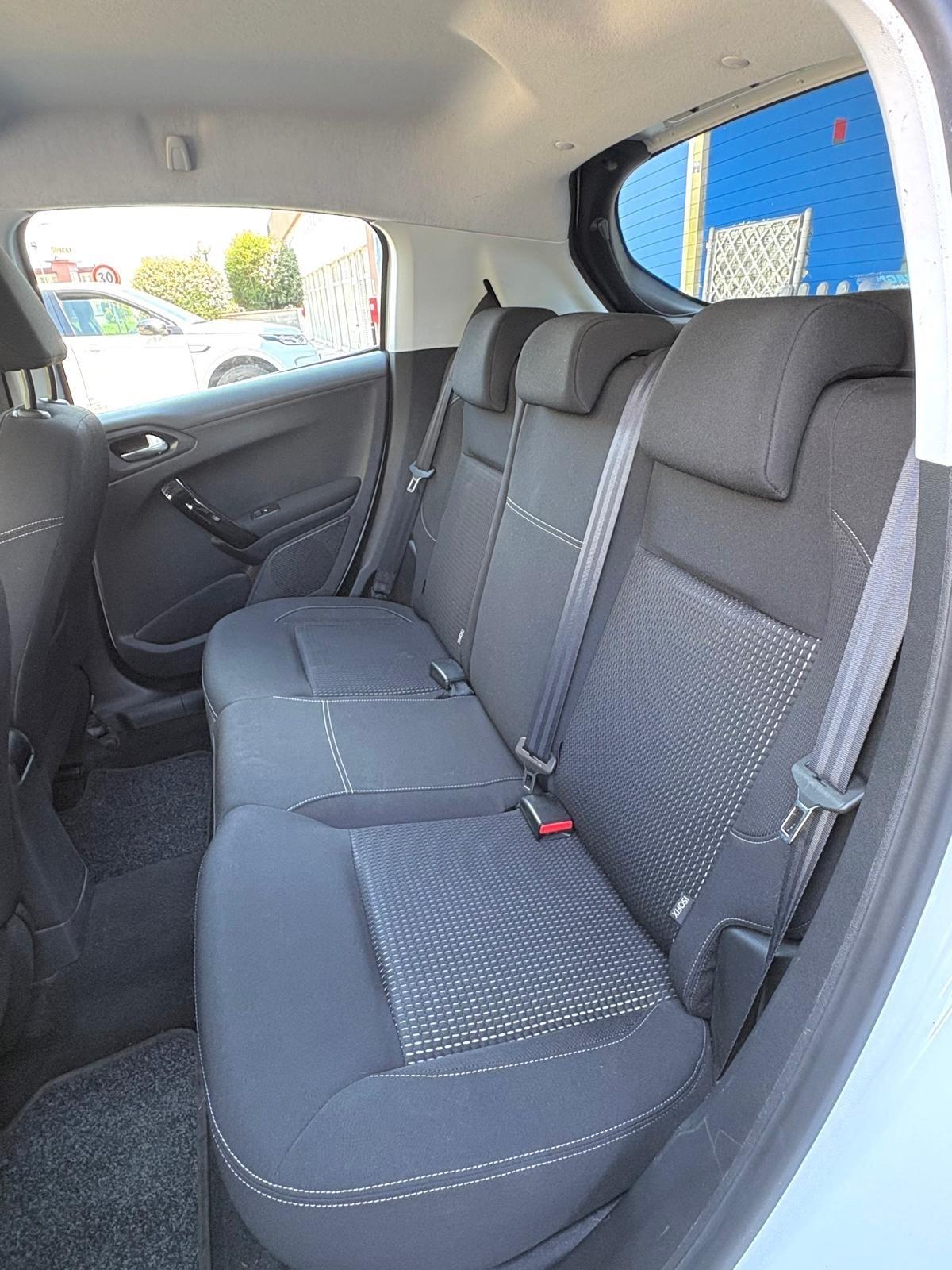 Peugeot 208 1.2 Neopatentati