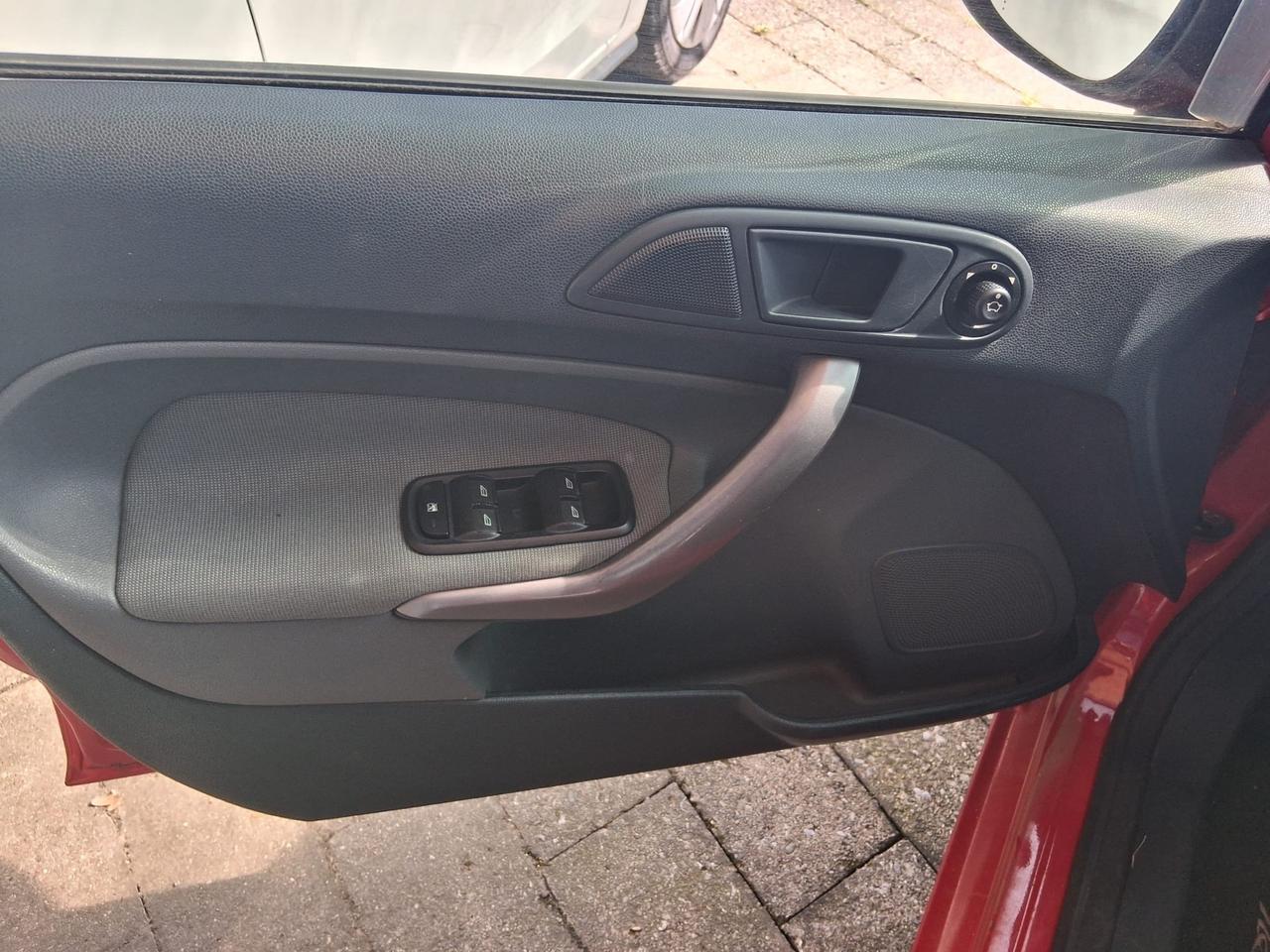 Ford Fiesta 1.2 82 CV 5P TITANIUM