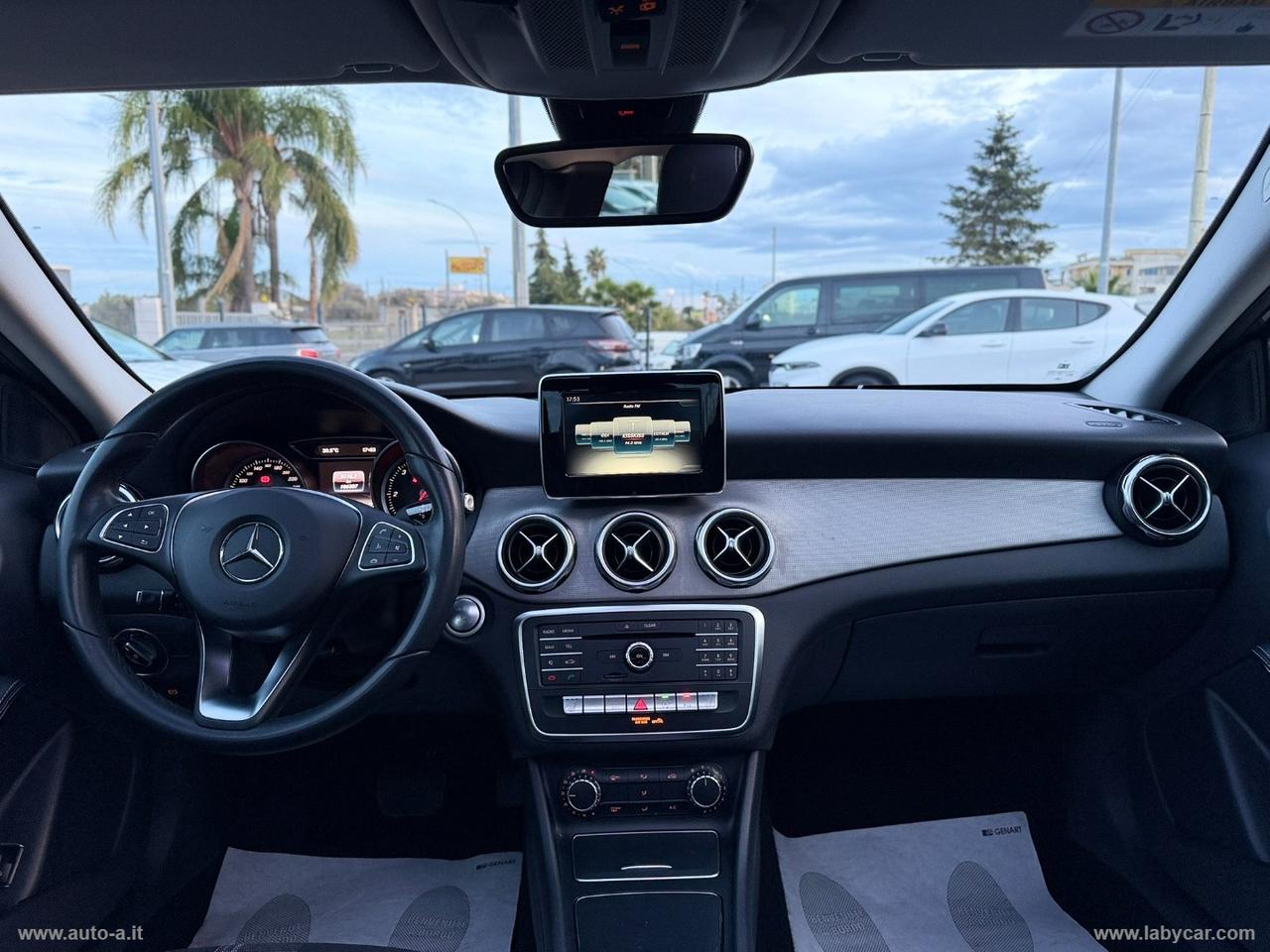 MERCEDES-BENZ GLA 200 d Automatic Sport