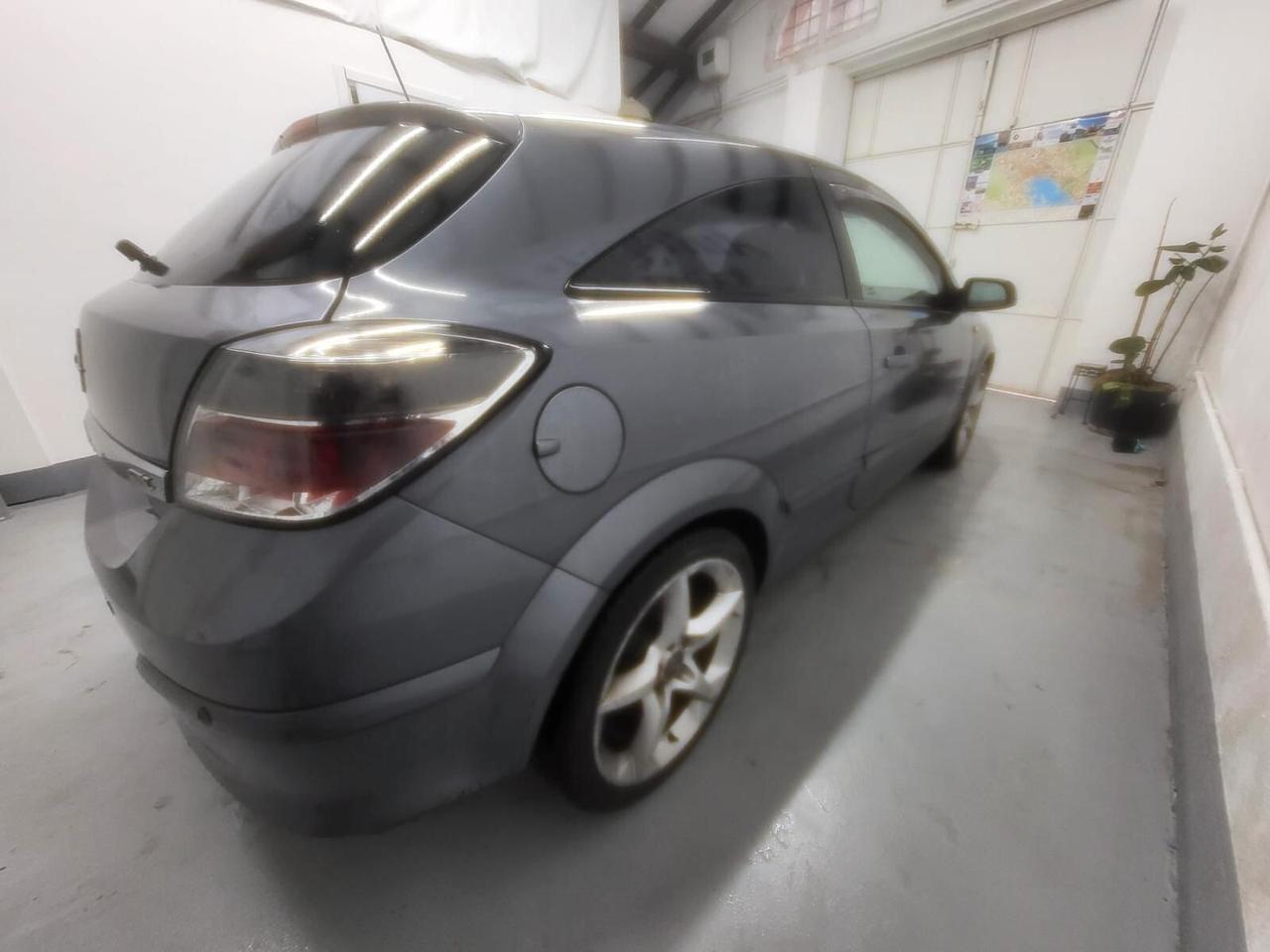Opel Astra GTC 1.9 CDTI 120CV 3 porte Cosmo
