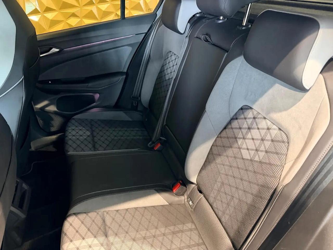 Volkswagen Golf 2.0 TDI 150 CV SCR R-Line