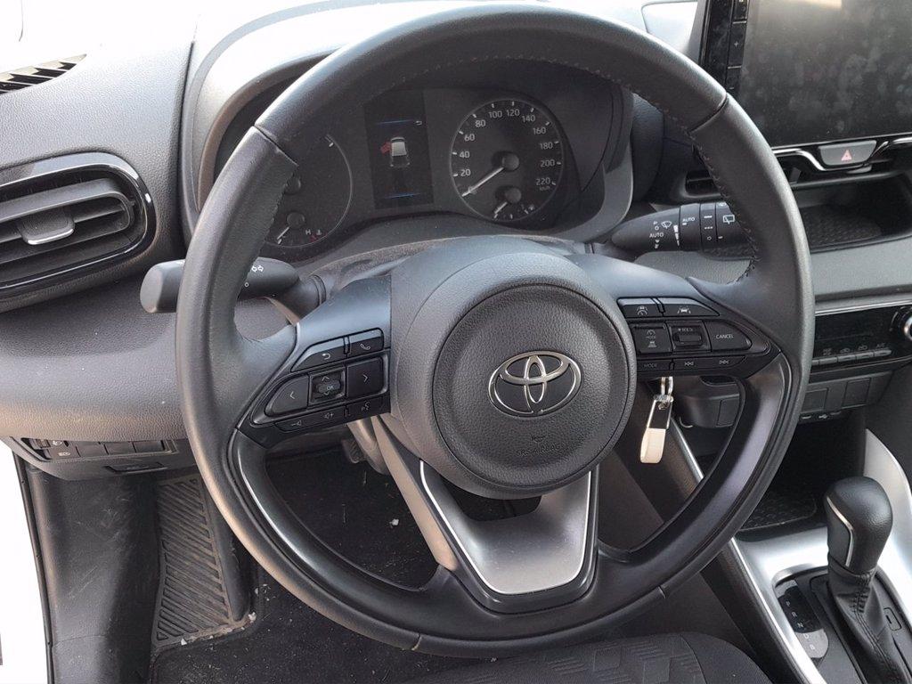 TOYOTA Yaris 1.5h active del 2025