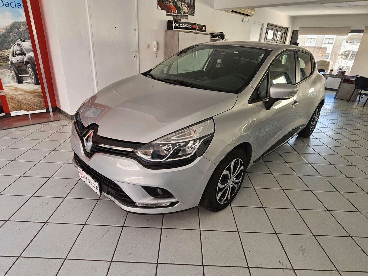 Renault Clio TCe 12V 75 CV 5 porte Moschino Intens