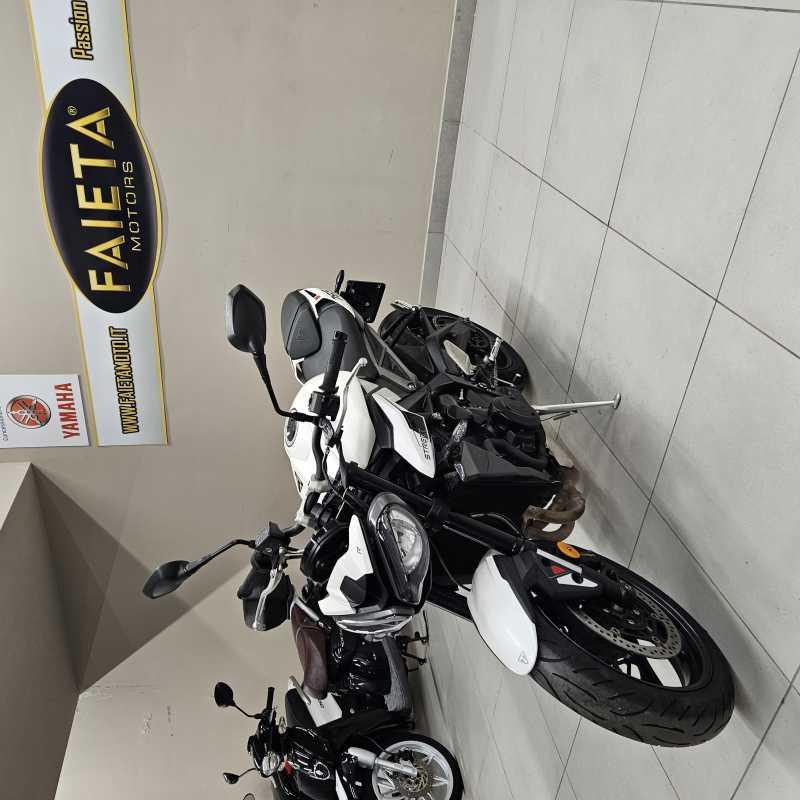 Triumph Street Triple 765 R - 2024
