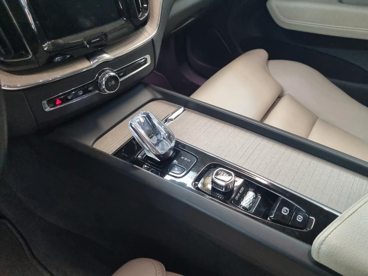 Volvo XC 60 XC60 B4 (d) AWD Geartronic Inscription