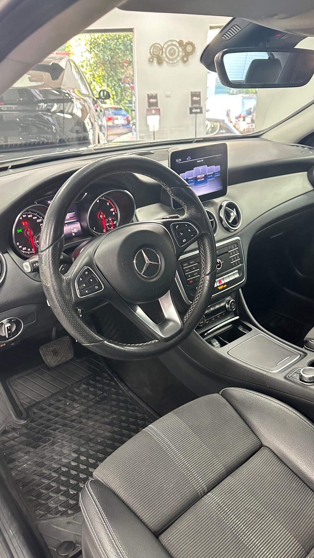 Mercedes-benz GLA 200 d Premium