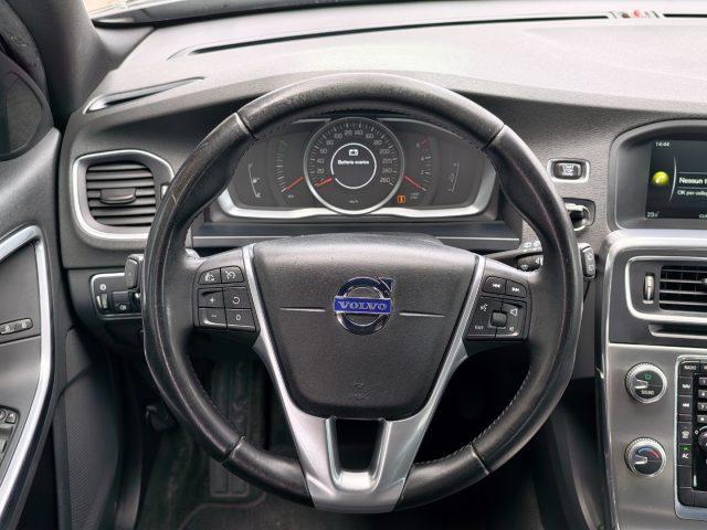 VOLVO V60 D4 R-design Momentum