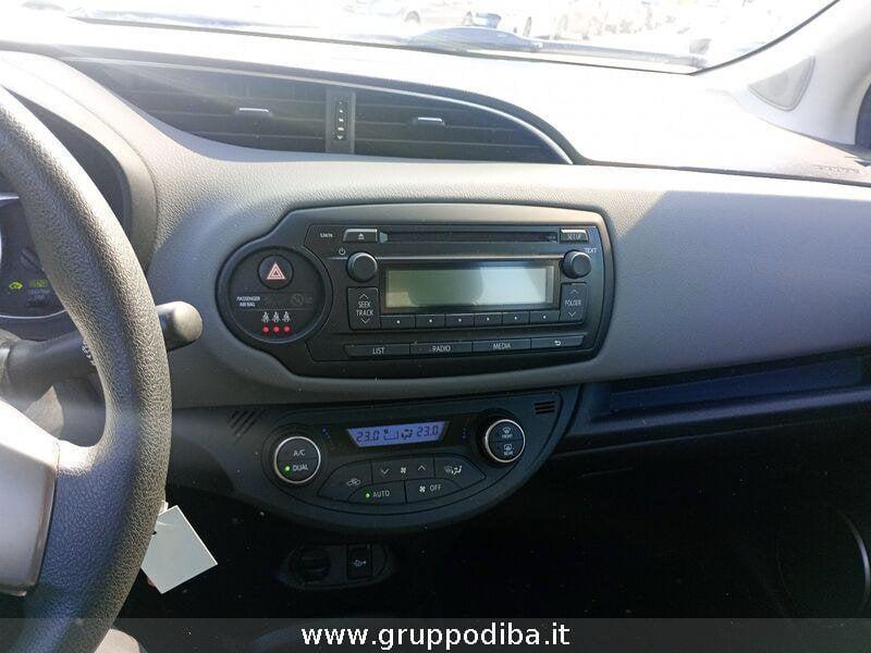 Toyota Yaris III 2015 Benzina 5p 1.5h cool