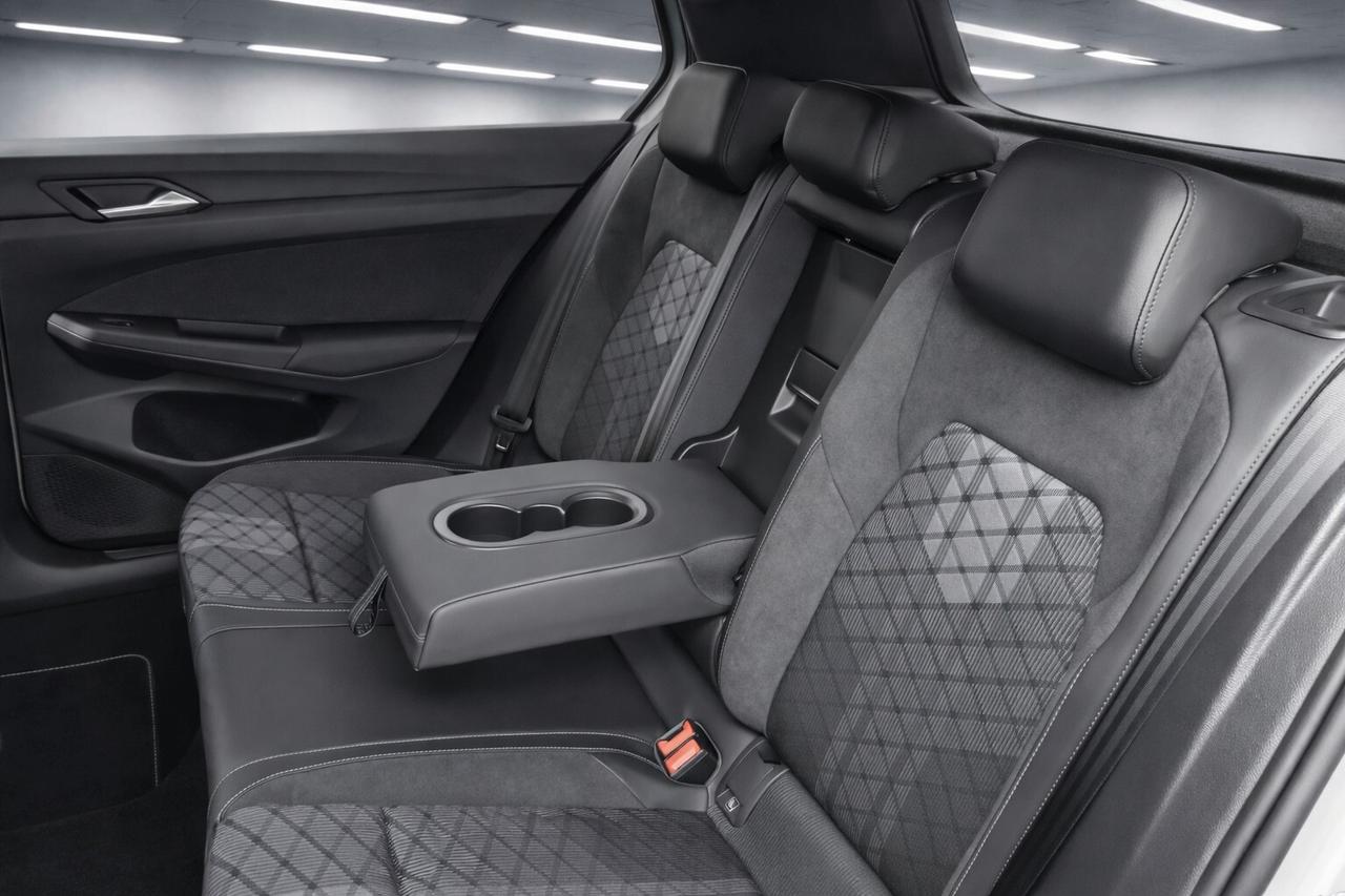 Volkswagen Golf 2.0 TDI 150CV R-Line DSG