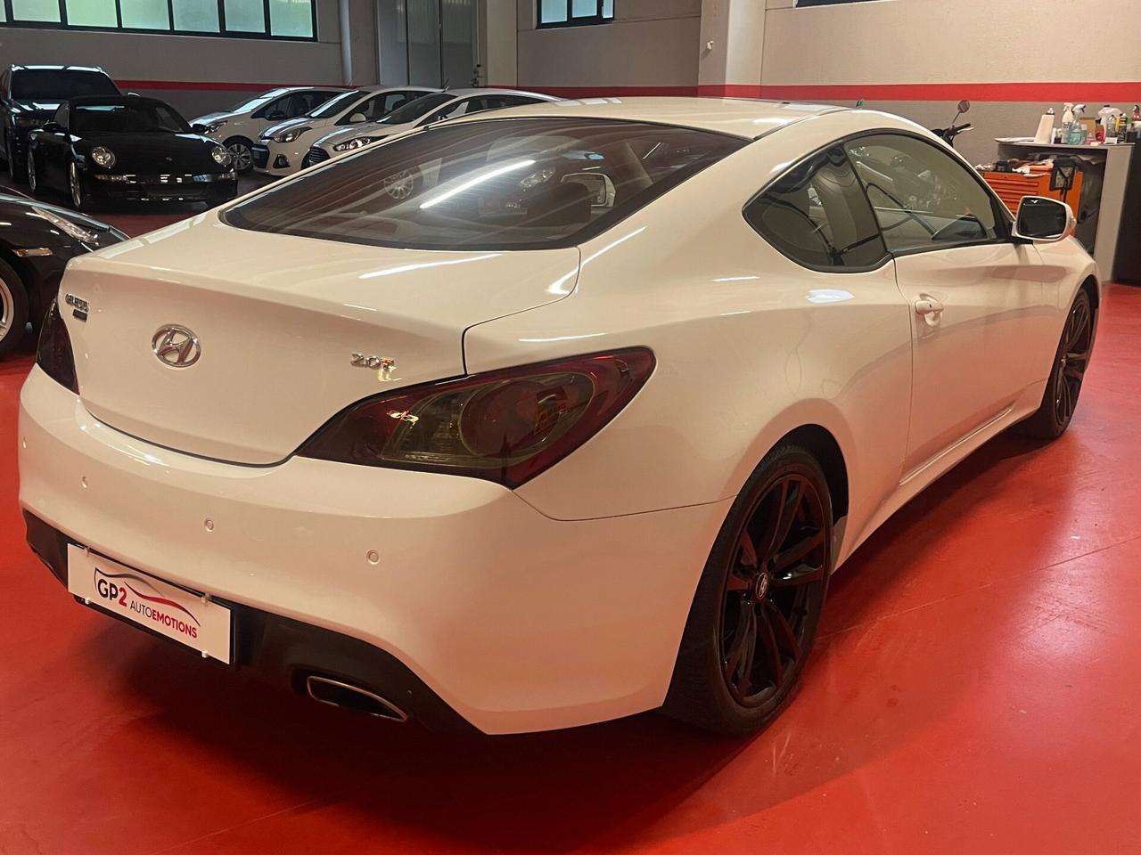 Hyundai Genesis Coupe 2.0 Turbo Sport