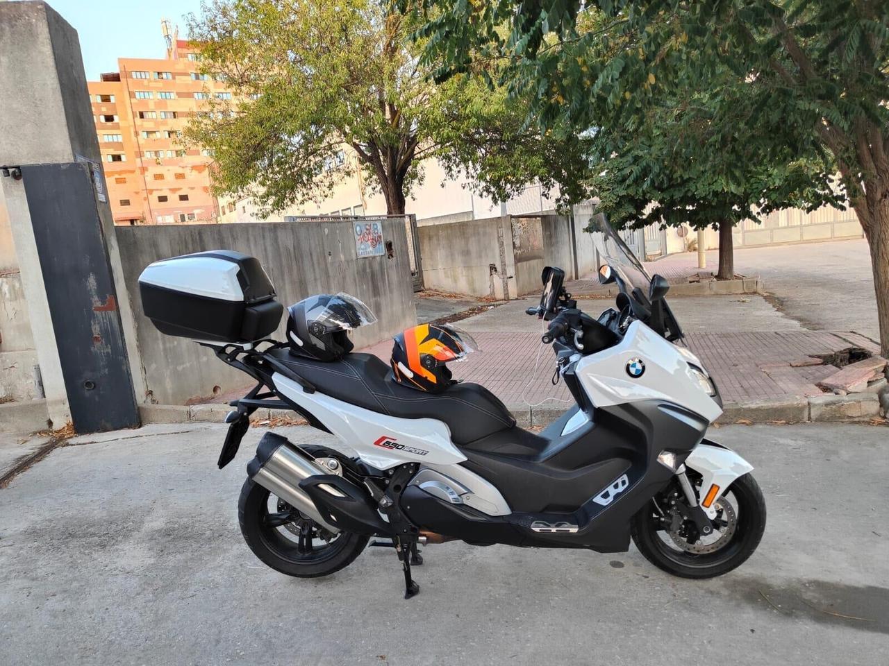 BMW 650 SPORT KM. 24.000! CON DUE CASCHI BLUETOOTH BAULETTO BMW E ACCESSORI