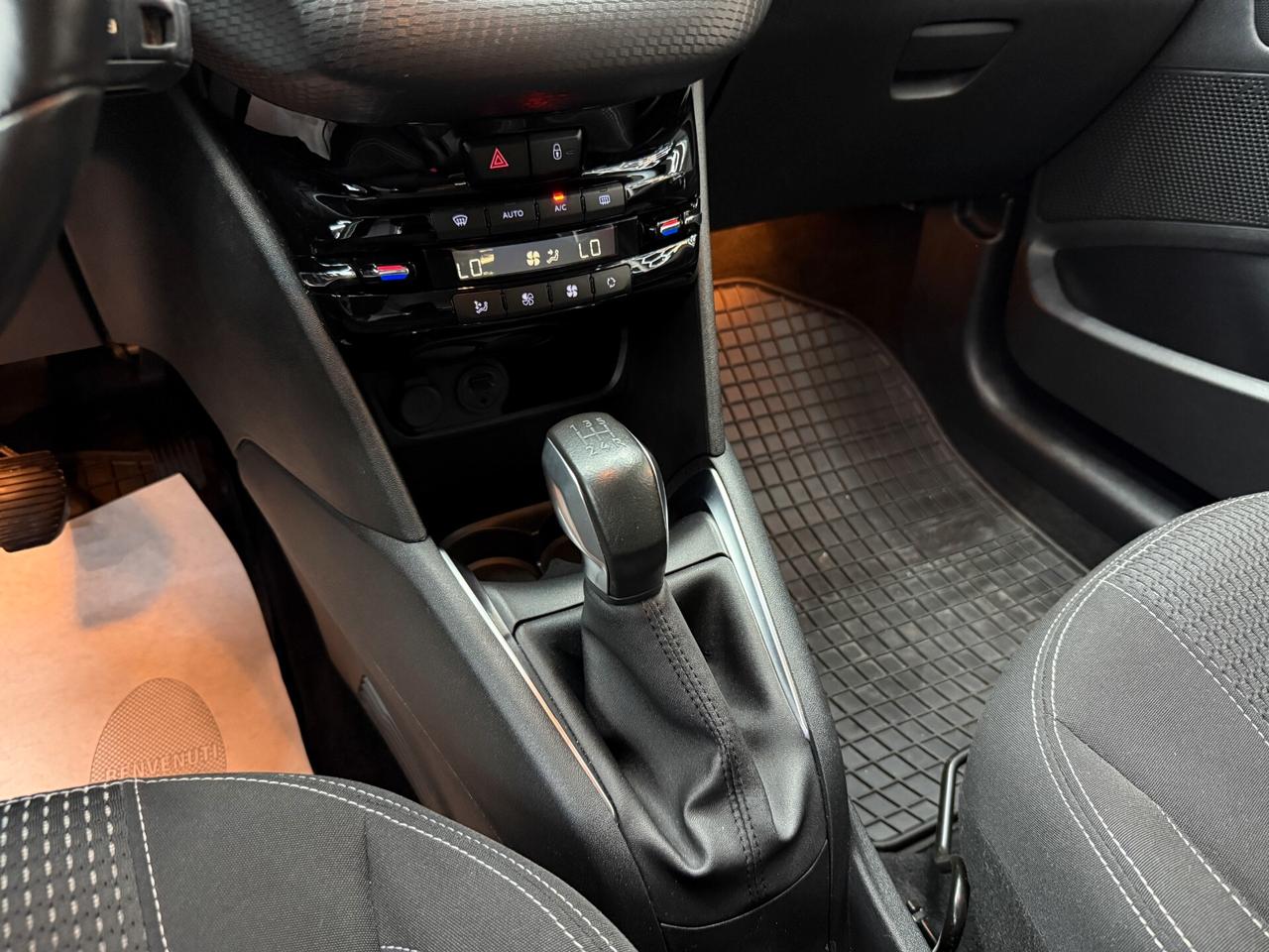 Peugeot 208 1.2 82CV puretech Allure OK NEOPATENTATI