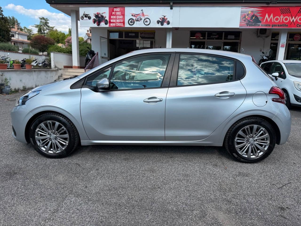 Peugeot 208 PureTech 82 5 porte Black Line 2