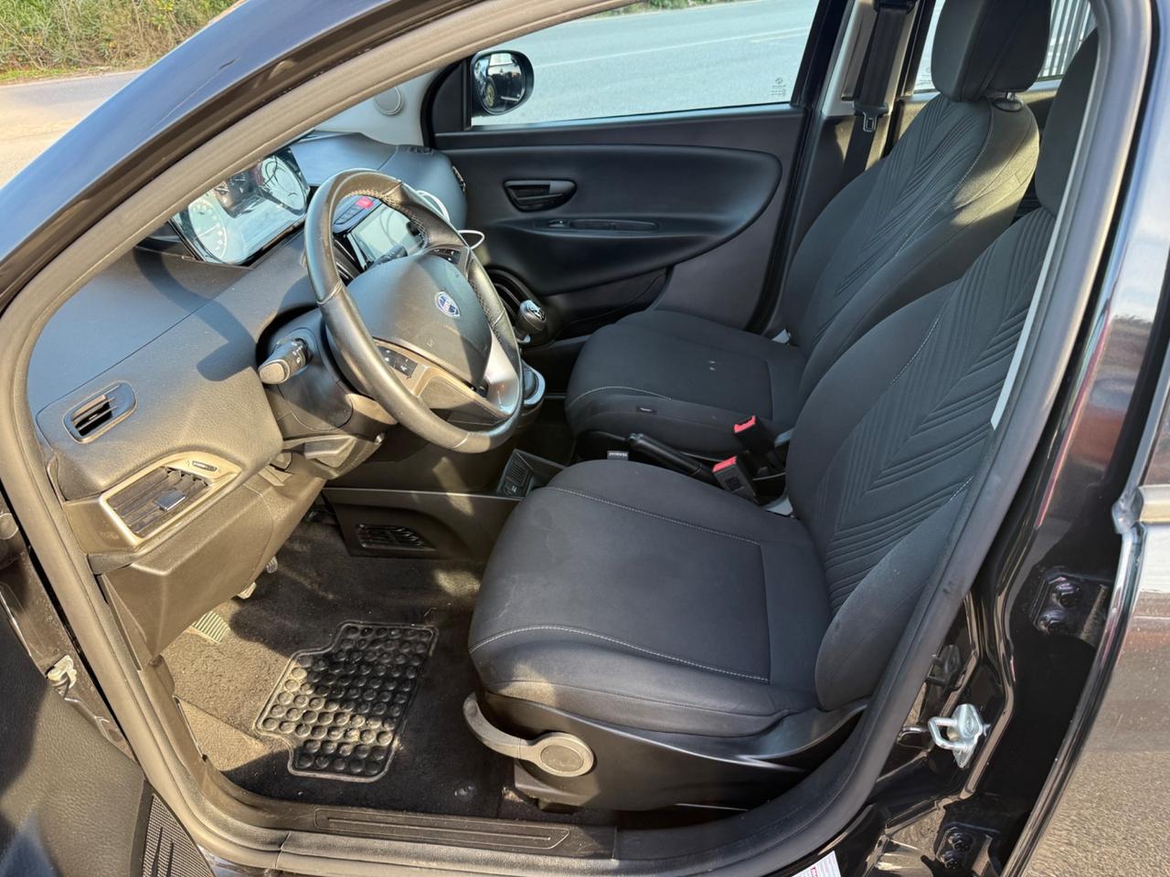 Lancia Ypsilon 1.0 FireFly 5 porte Hybrid Gold