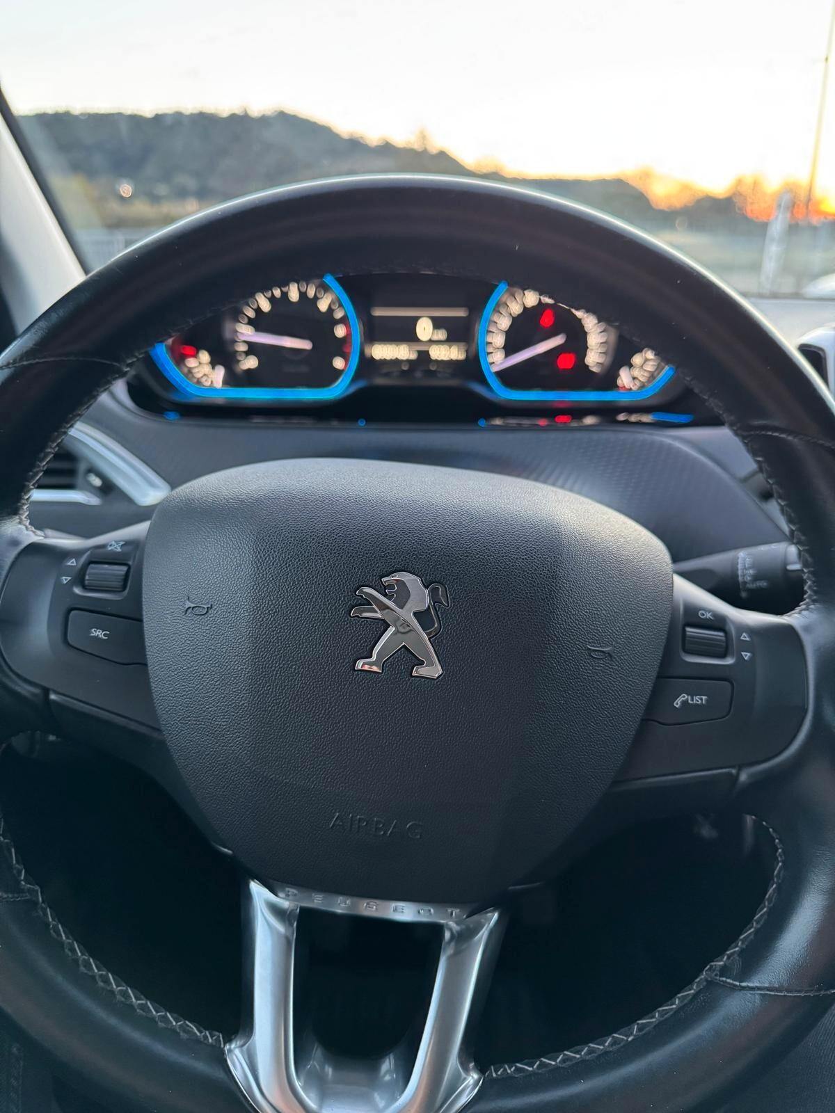 Peugeot 2008 BlueHDi 100 S&S Allure