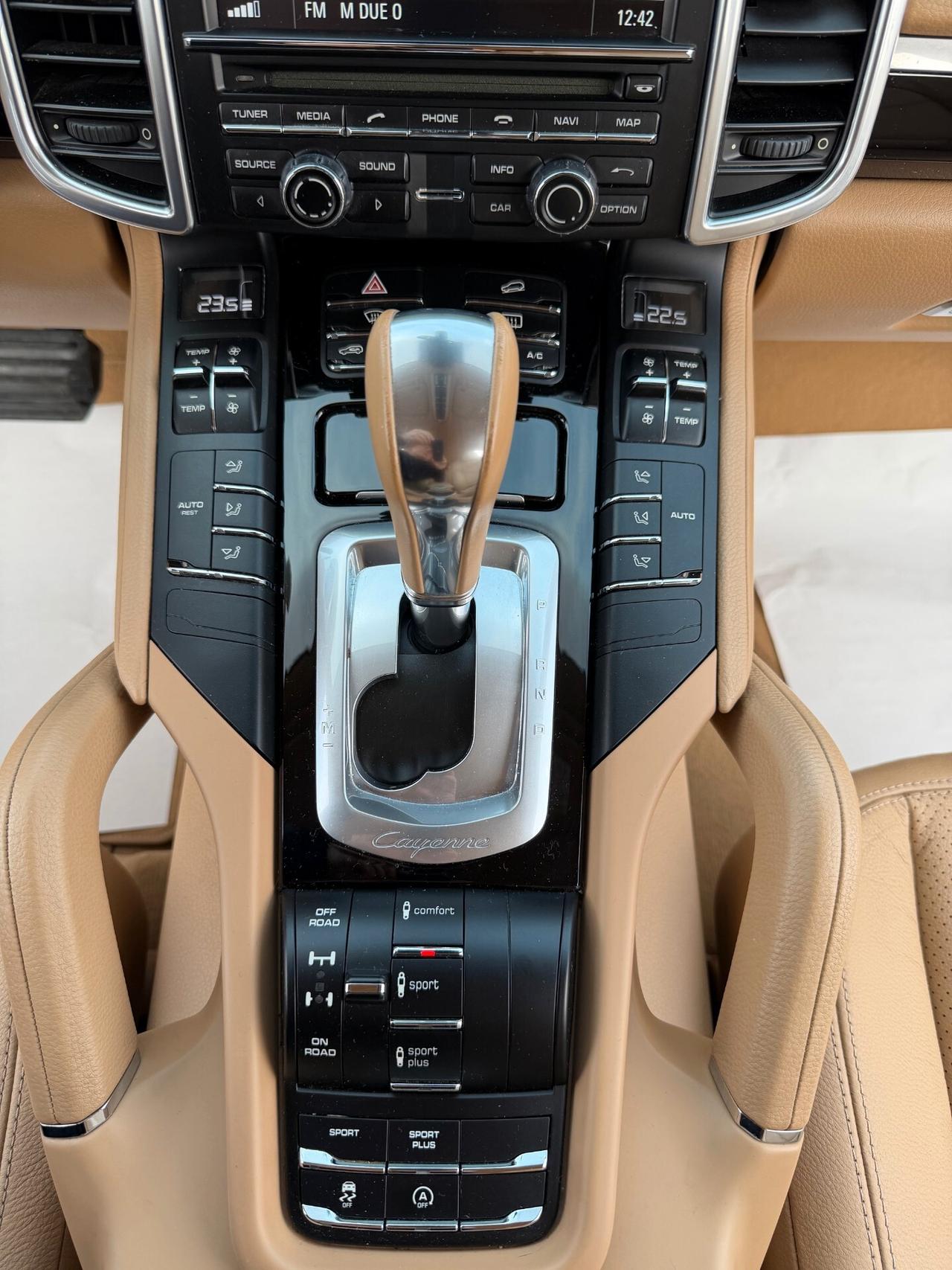 Porsche Cayenne 3.0 Diesel /km docnavi/pelle/chrono/21"