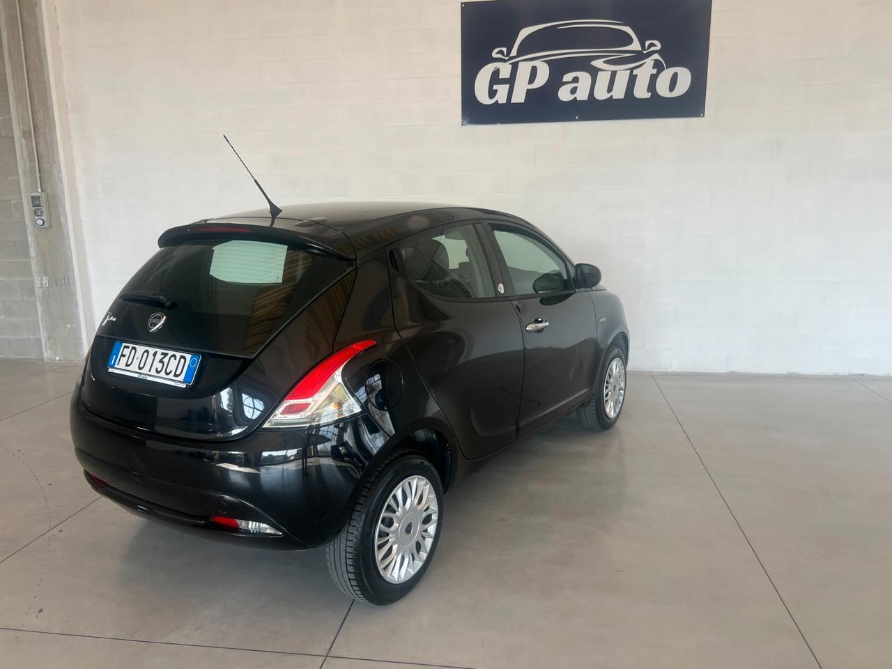 Lancia Ypsilon 0.9 TwinAir 85 CV 5 porte Metano Ecochic Gold OK NEOPATENTATI