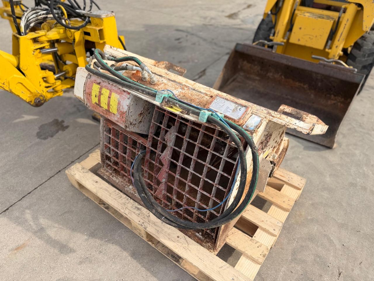 Mini pala GEHL SL 1625 con accessori