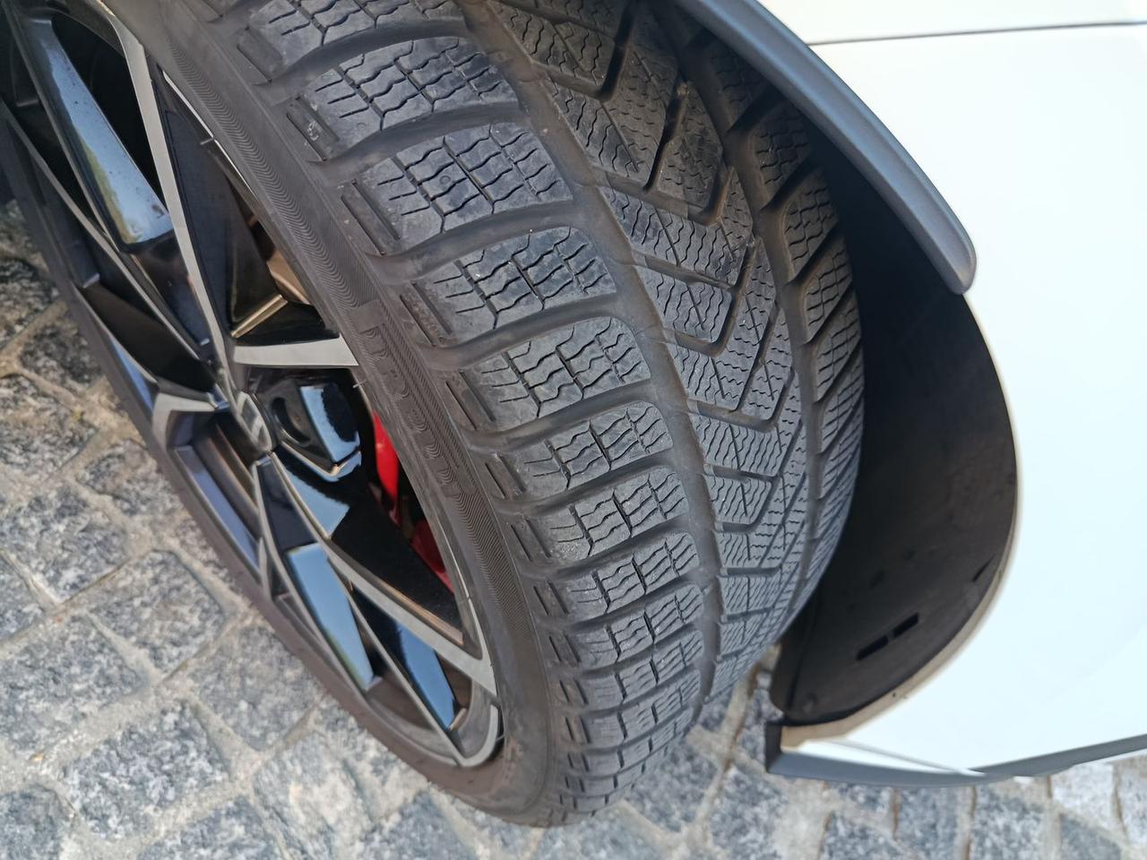 Volkswagen Golf Ultimate 2.0 TSI GTI #10337