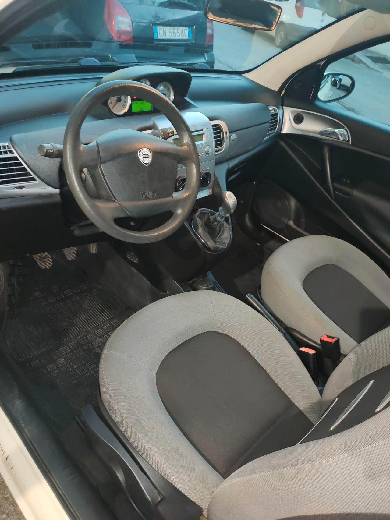 Lancia Ypsilon 1.2 16V Argento