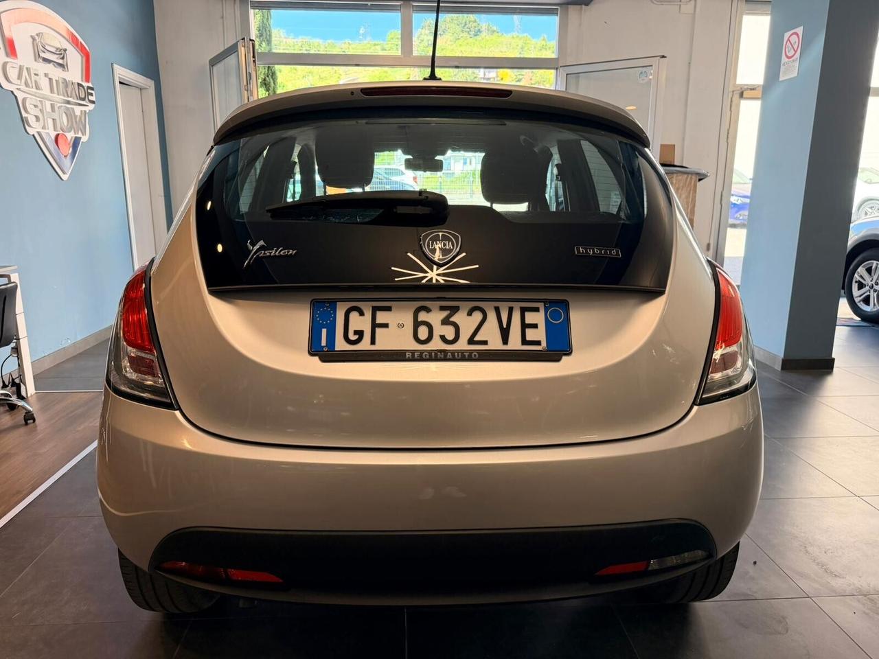 Lancia Ypsilon 1.0 FireFly 5 porte S&S Hybrid Ecochic Silver