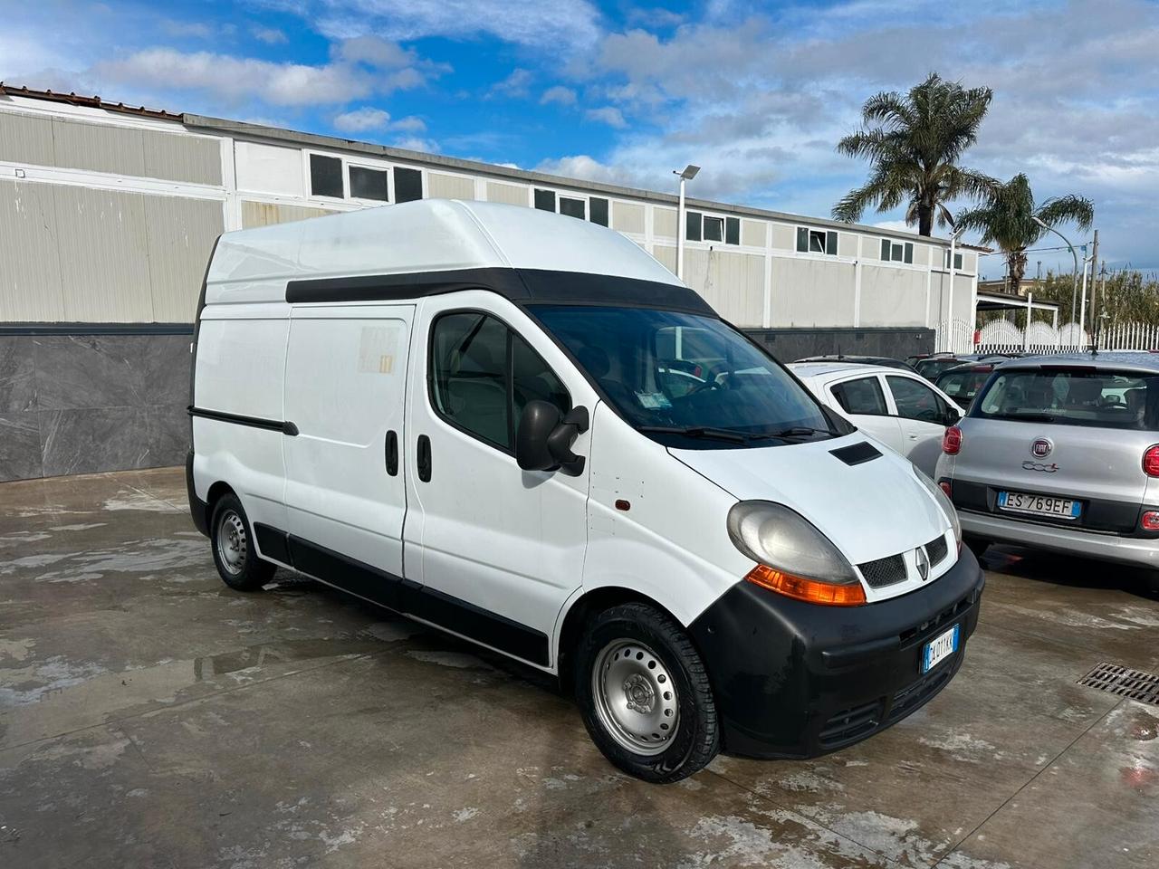 FORD TRAFIC TETTO ALTO CON PEDANA IDRAULICA