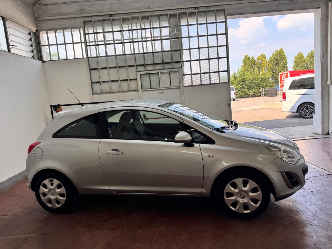 Opel Corsa 1.2 benzina 3 porte