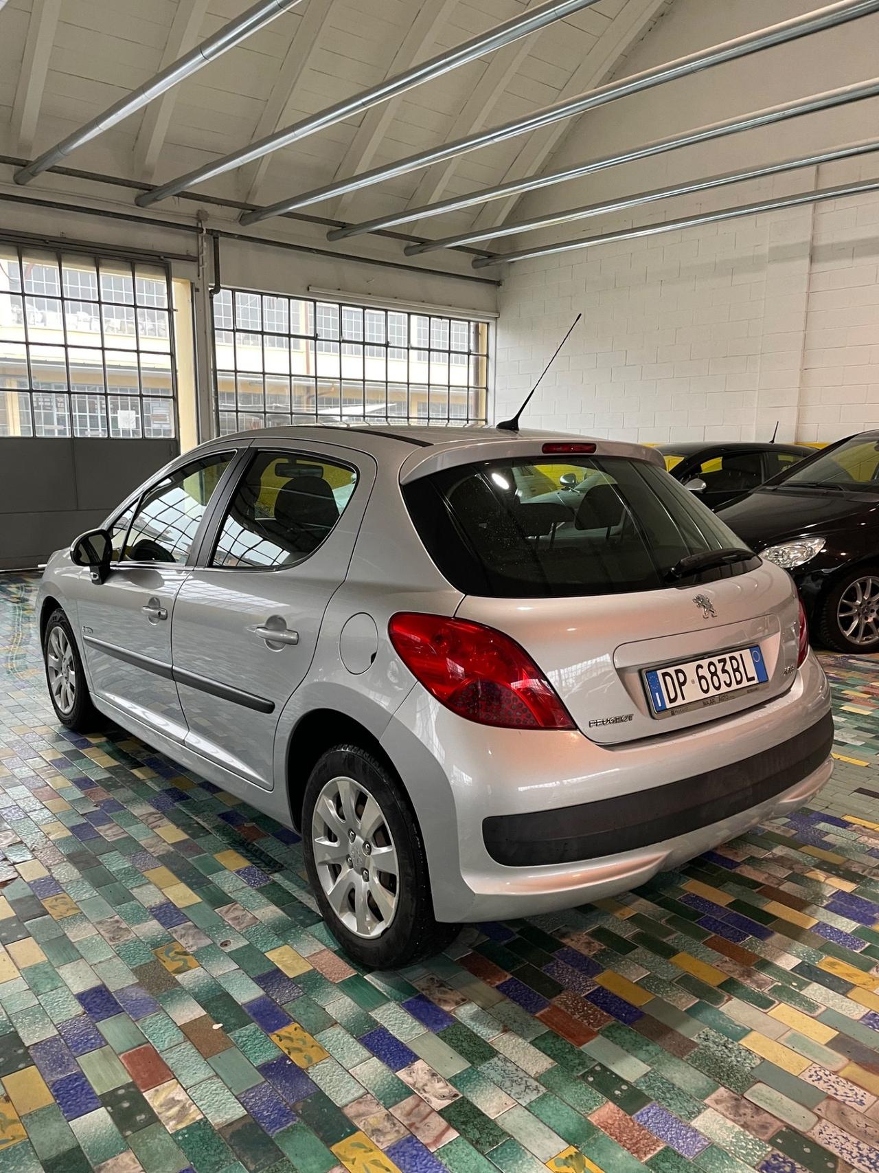 Peugeot 207 1.4 8V 75CV 5p. X Line