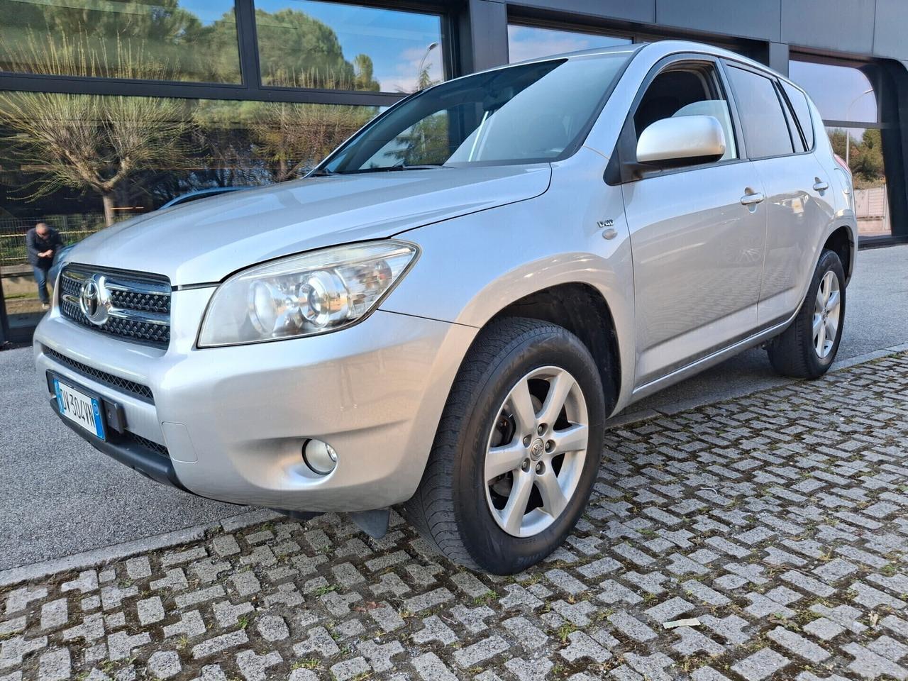 Toyota RAV4-2.2 D-4D 136 CV.*GANCIO TRAINO*NAVI*
