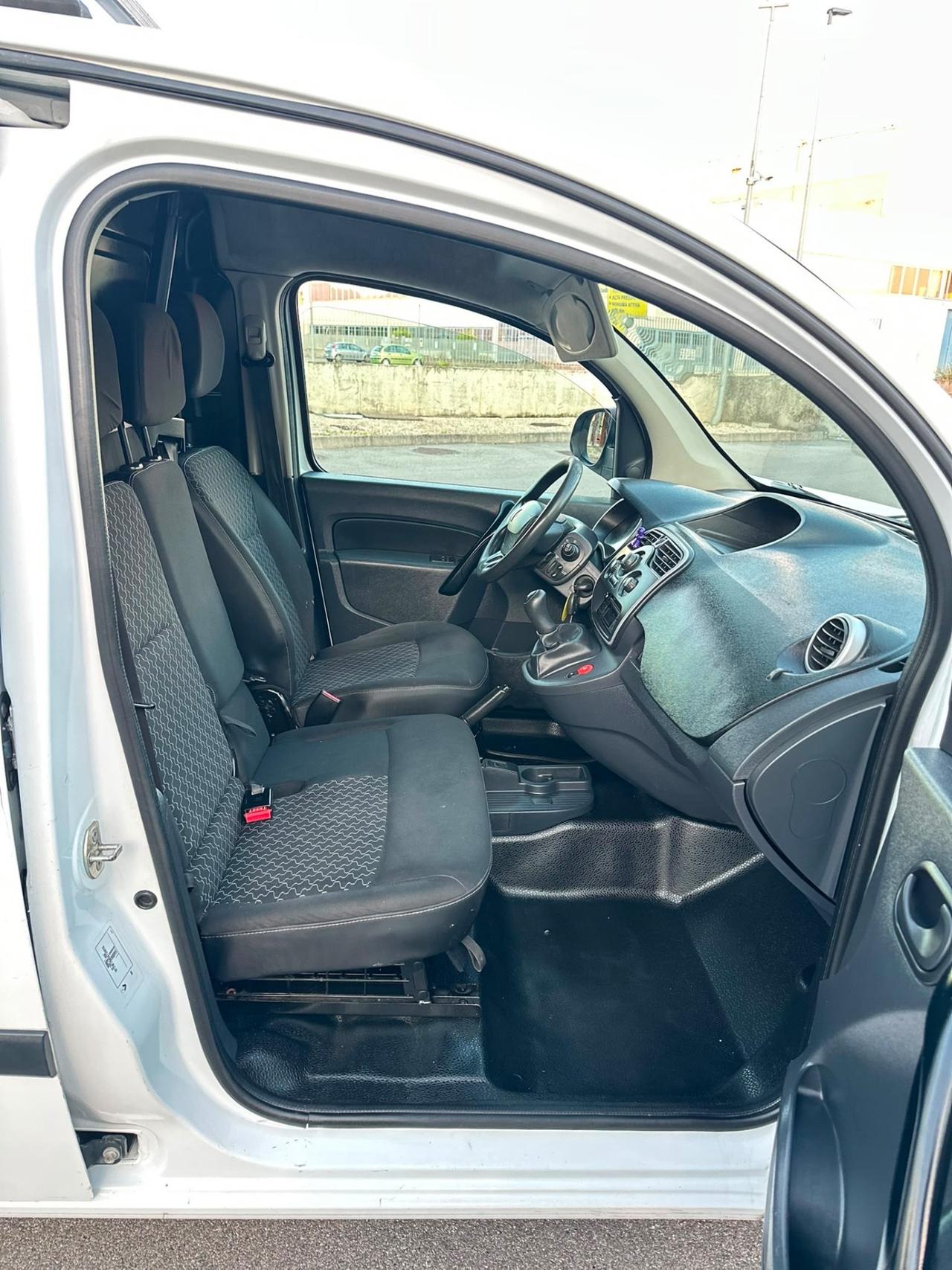 Renault kango tre posti euro 6