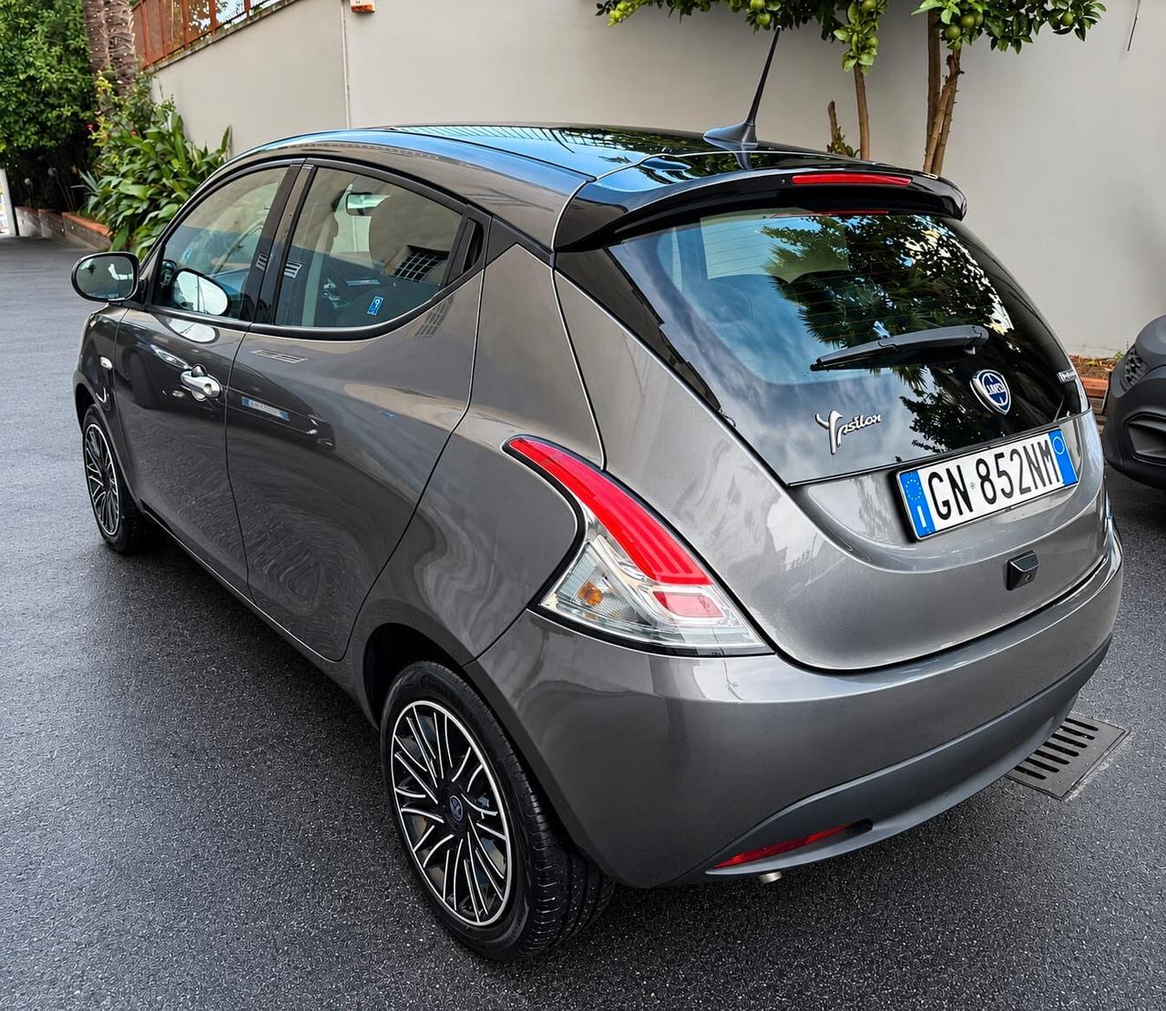 Lancia Ypsilon 1.0 FireFly 5 porte S&S Hybrid Gold