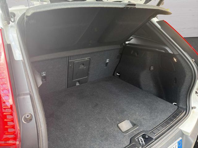 VOLVO XC40 T4 Recharge Plug-in Hybrid Ultimate Dark | Tetto