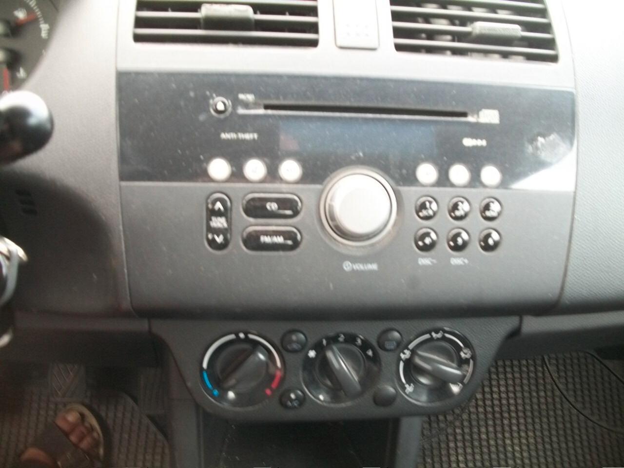 Suzuki Swift 1.3 5p. GLX KM 200.300 CC 1328 BENZINA EURO 04 REVISIONE SCADE 30/06/2026 BOLLATA 30/06/2026 SI NEOPATENTATI UNICO PROPRIETARIO GIA FATTA LA FRISIONE GOMMATA 95/100 GARANZIA UN ANNOCOME NUOVA