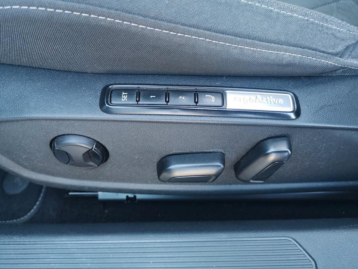 Volkswagen Golf 2.0 TDI SCR Style Tetto apribile