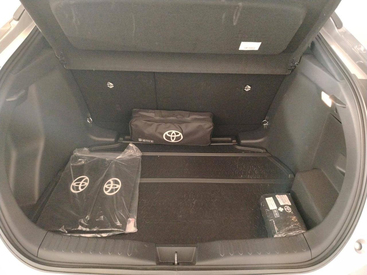 Toyota C-HR 2.0 hev Lounge fwd