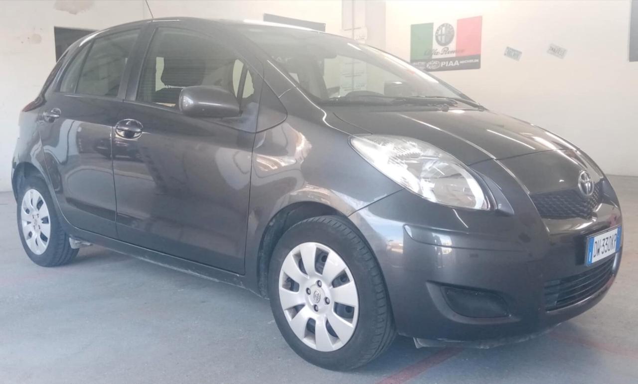 Toyota Yaris 1.0 5 porte