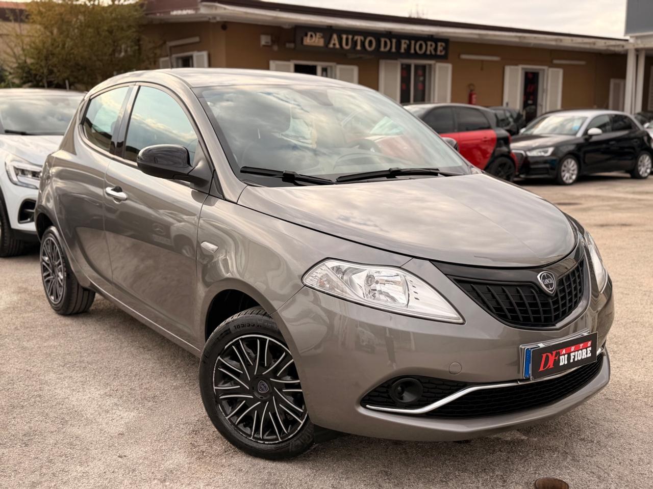 Lancia Ypsilon 1.0 Hybrid Gold CAR PLAY