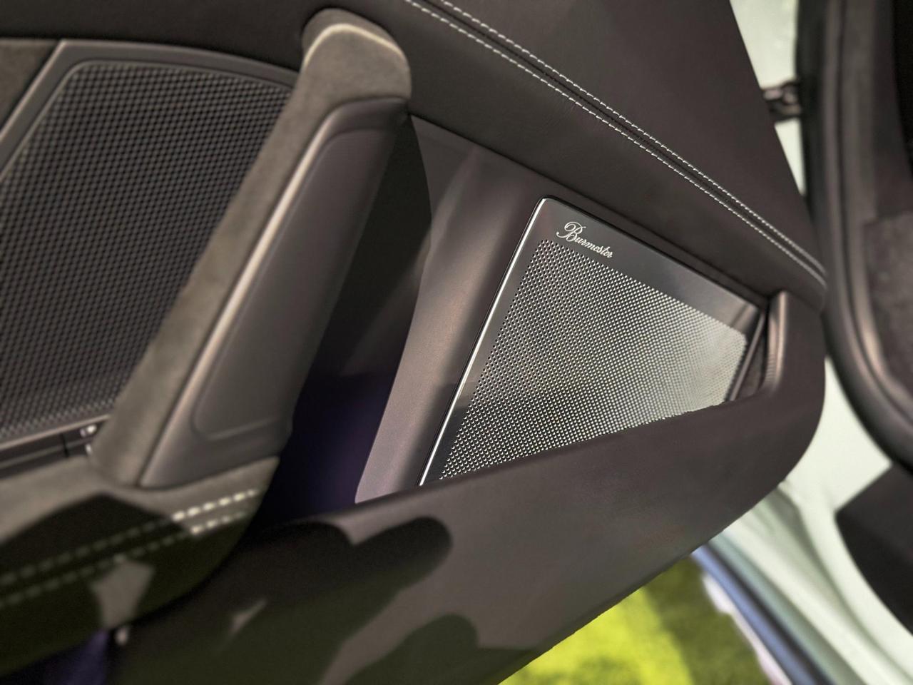 Porsche 911 Coupe 3.0 Dakar auto