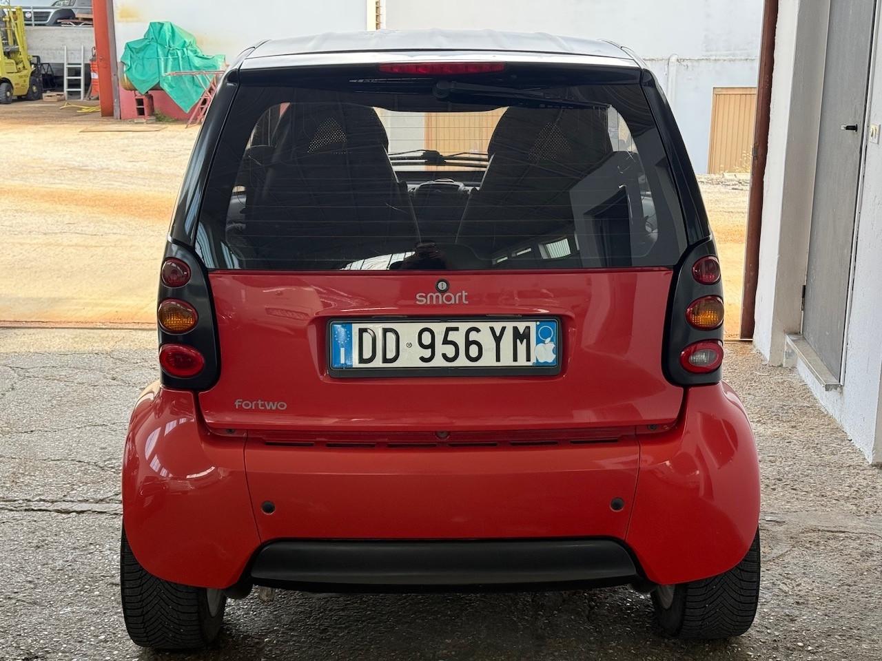 Smart ForTwo 700 coupé pure (37 kW)