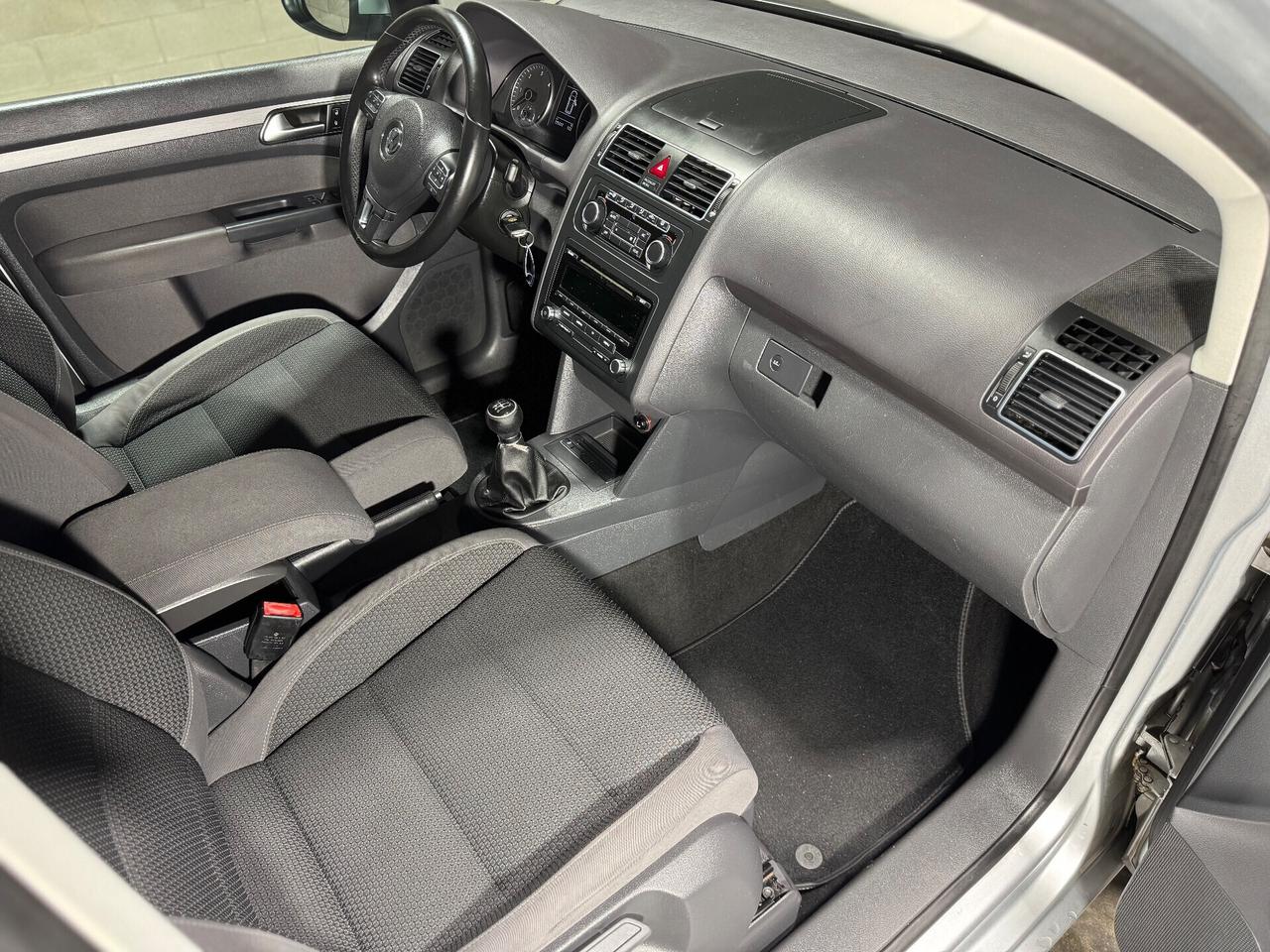Volkswagen Touran 1.6 TDI 7 POSTI NEOPATENTATI
