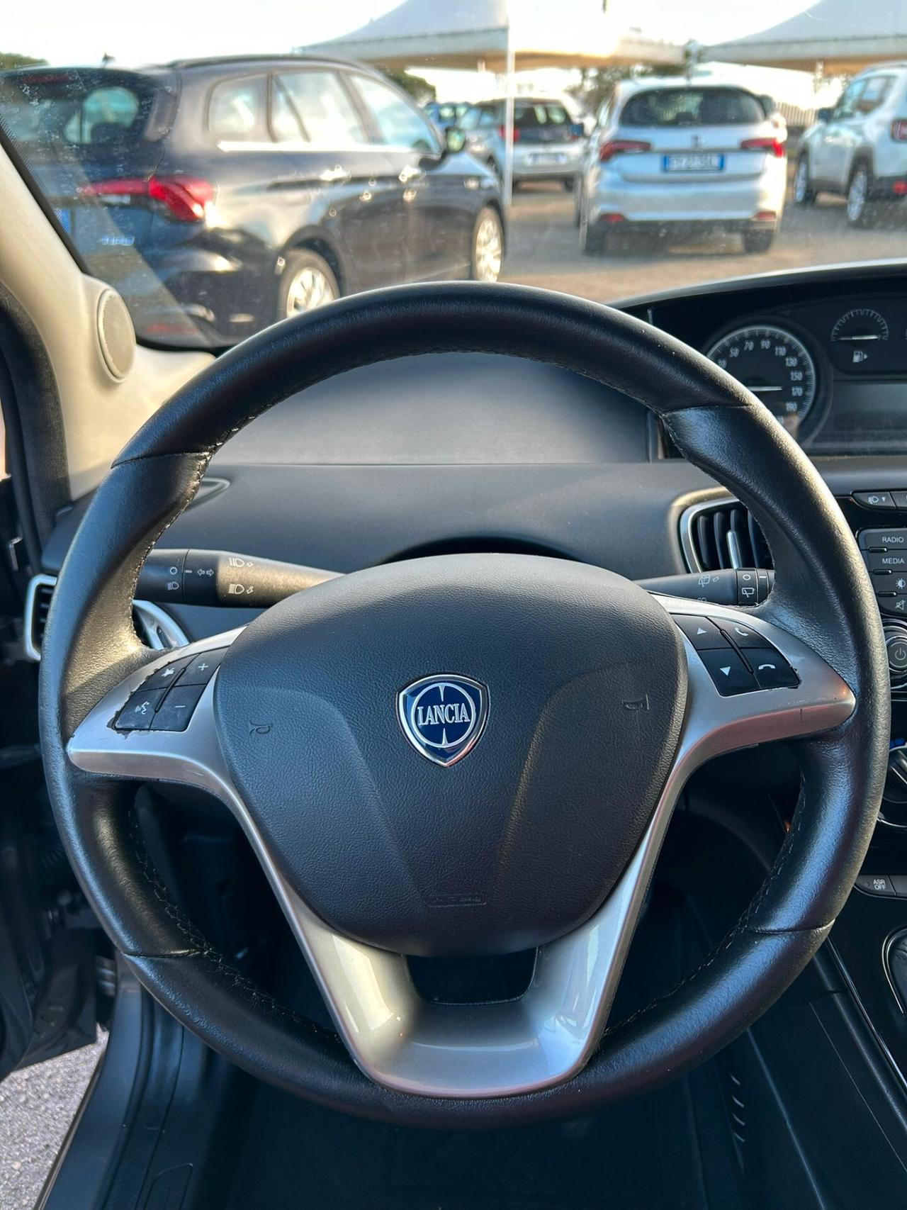 Lancia Ypsilon 1.2 69 CV 5 porte S&S Platinum