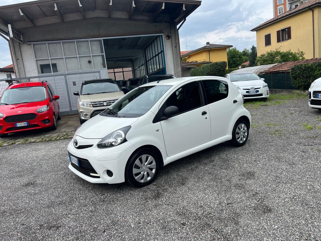 Toyota Aygo 1.0 12V VVT-i 5 porte Active Connect*NAVI*NEOPATENTATI