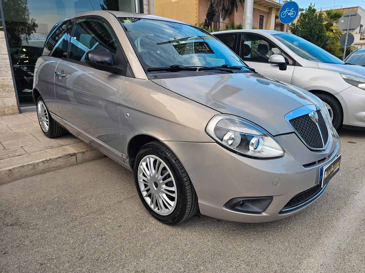Lancia Ypsilon 1.3 MJT 75 CV Diva