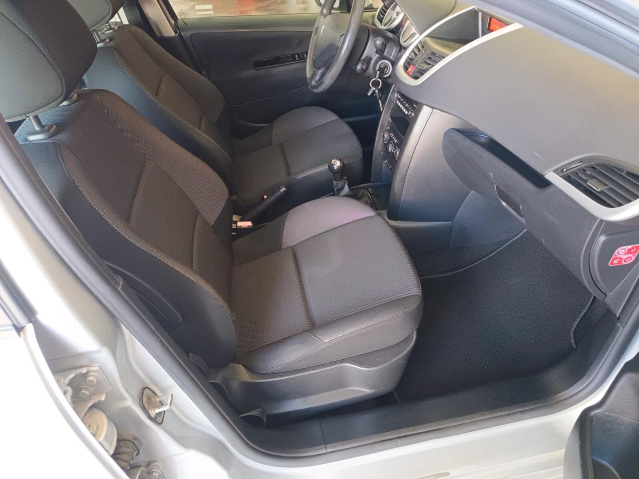 Peugeot 207 1.4 2010 HDI 70CV XS 5P Unicoproprietario Km 149.000 Distribuzione Fatta