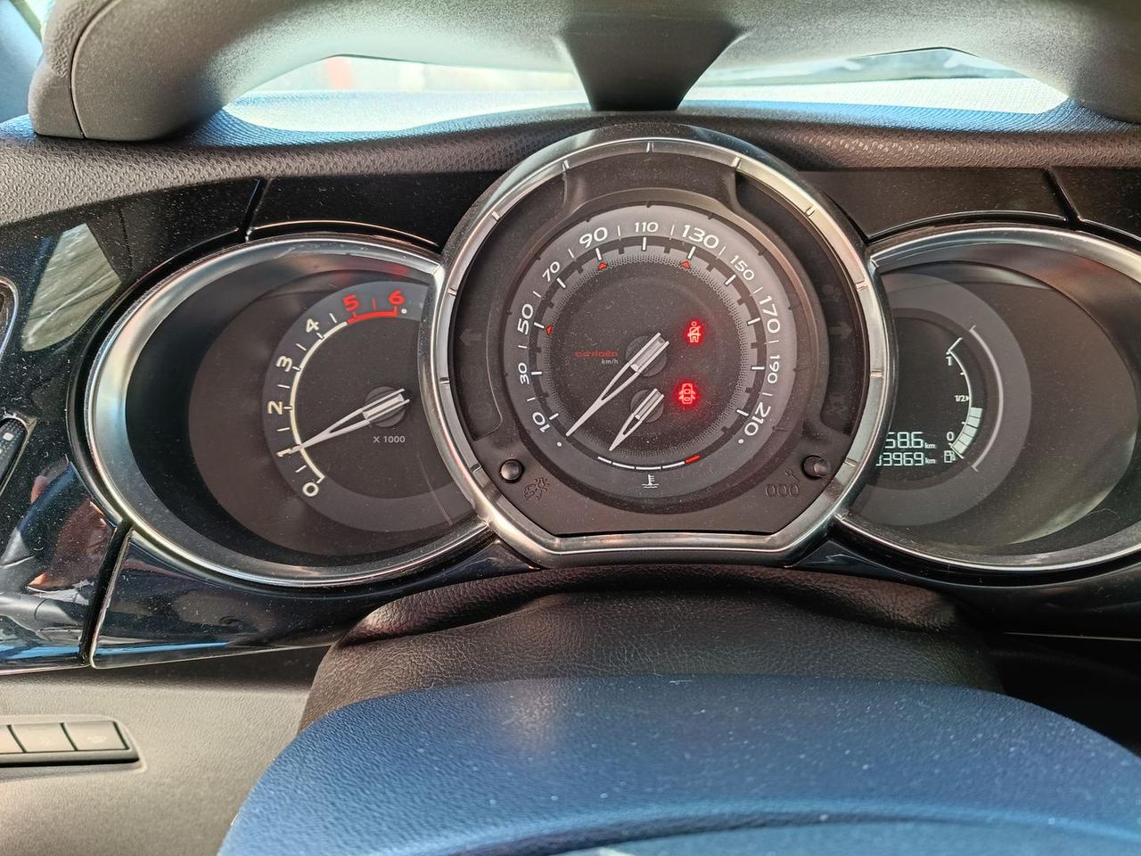 DS DS3 Sport Chic 1.6 Blue HDi 100 #9596