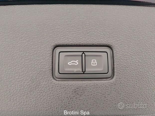 Audi Q8 RS TFSI V8 quattro tiptronic