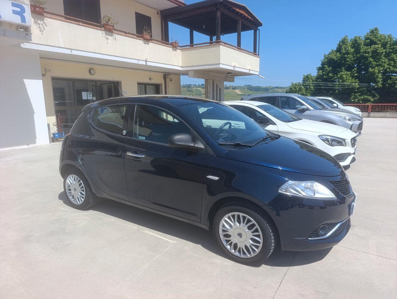 Lancia Ypsilon 5 Porte Ypsilon 1.2 Silver ecochic Gpl 69cv